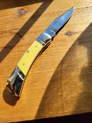 RR1738 Couteau Rough Rider Lockback Classic Yellow Lame Clip Point Acier Carbone T10 - Livraison Gratuite